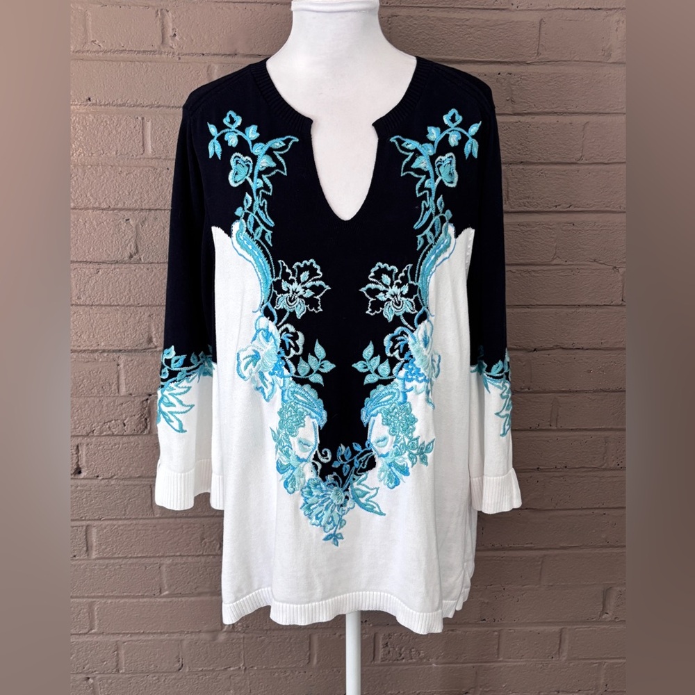 Chicos V neck embroidered sweater 16